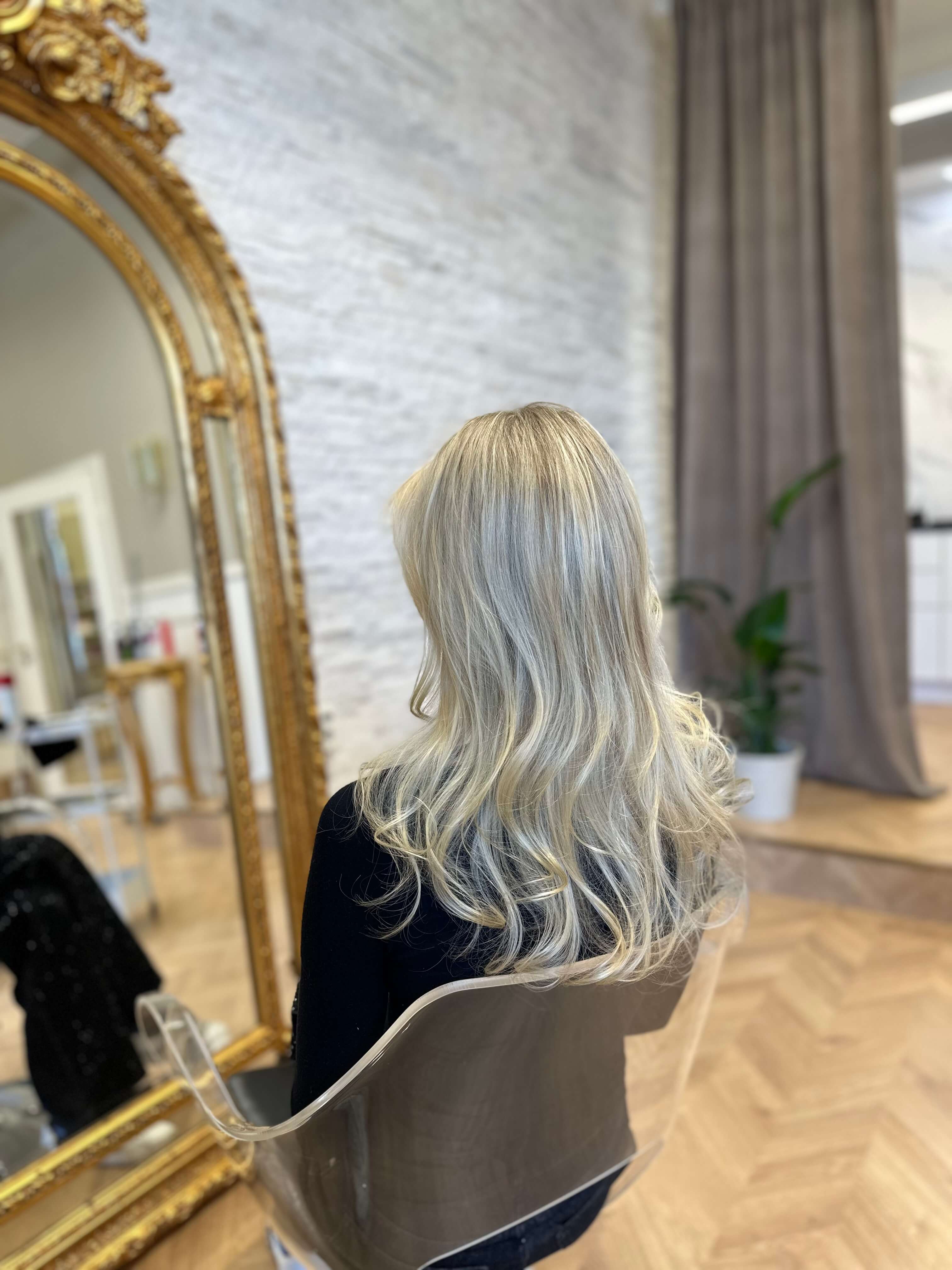 hiukset salonki moniväri